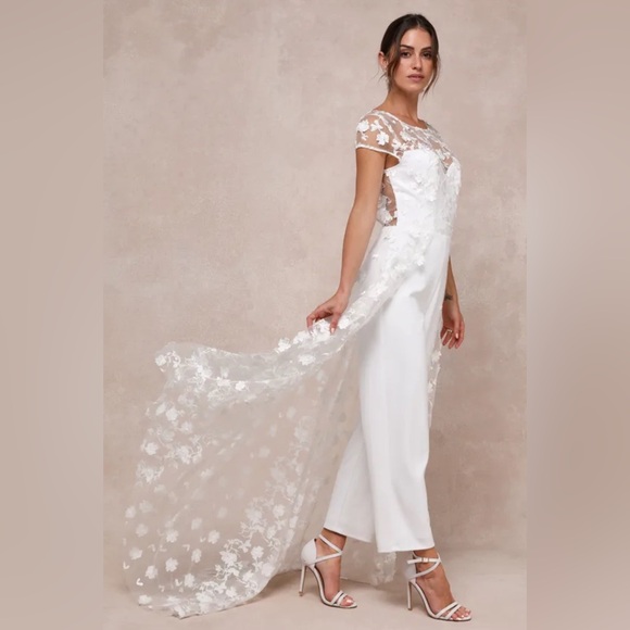 New without tags Lulus White Floral Embroidered Overlay Jumpsuit - Picture 1 of 4